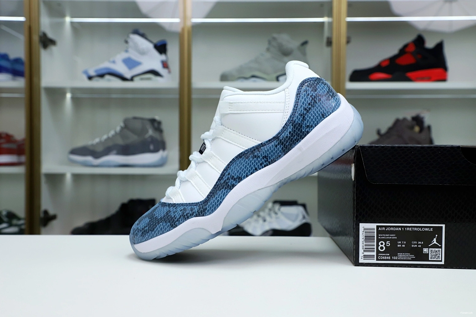 Jordan Jordan 11 “navy snakeskin” Air 0806